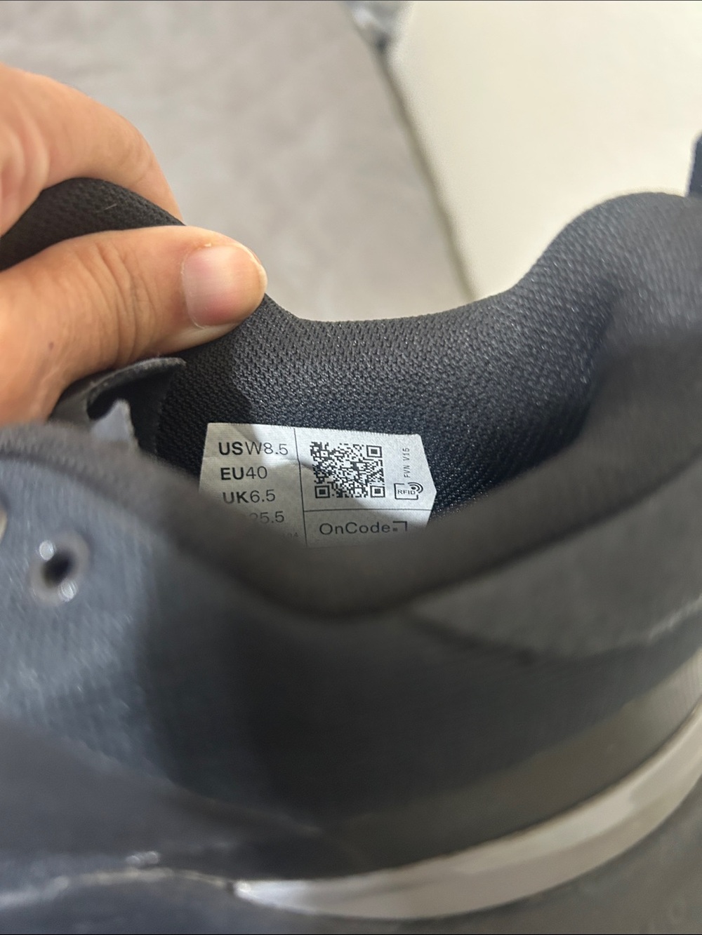 On Running women’s Black Mesh Cloud-Style Sneakers - Picture 6 of 10